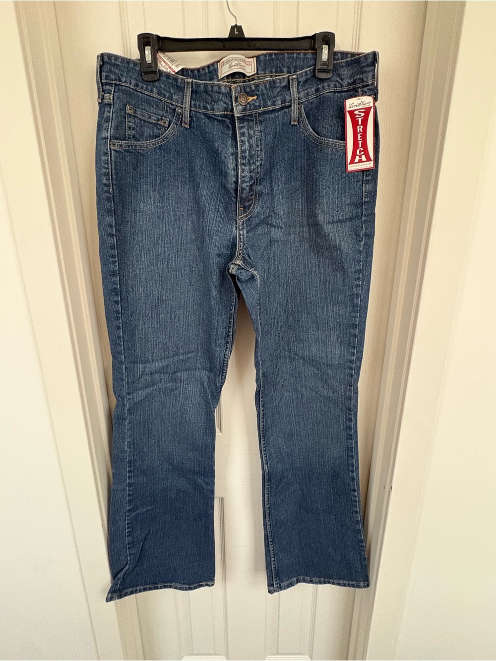 Levi's Women’s Bootcut Jeans in Medium Blue Wash New with Tags